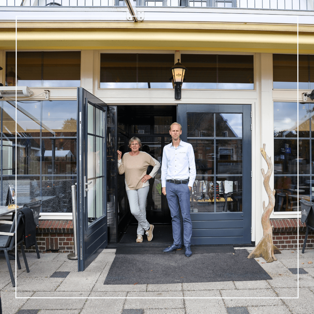 Bart en Dini verwelkomen gasten - Hotel Het Wapen van Drenthe Roden