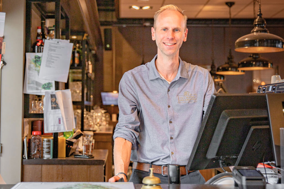 Bart de Vries bij receptie Hotel Het Wapen van Drenthe